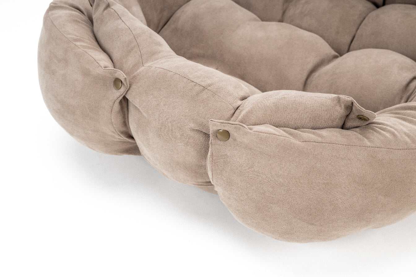 Leichte Matte mit Kissen mit drei verschiedenen Liegemöglichkeiten