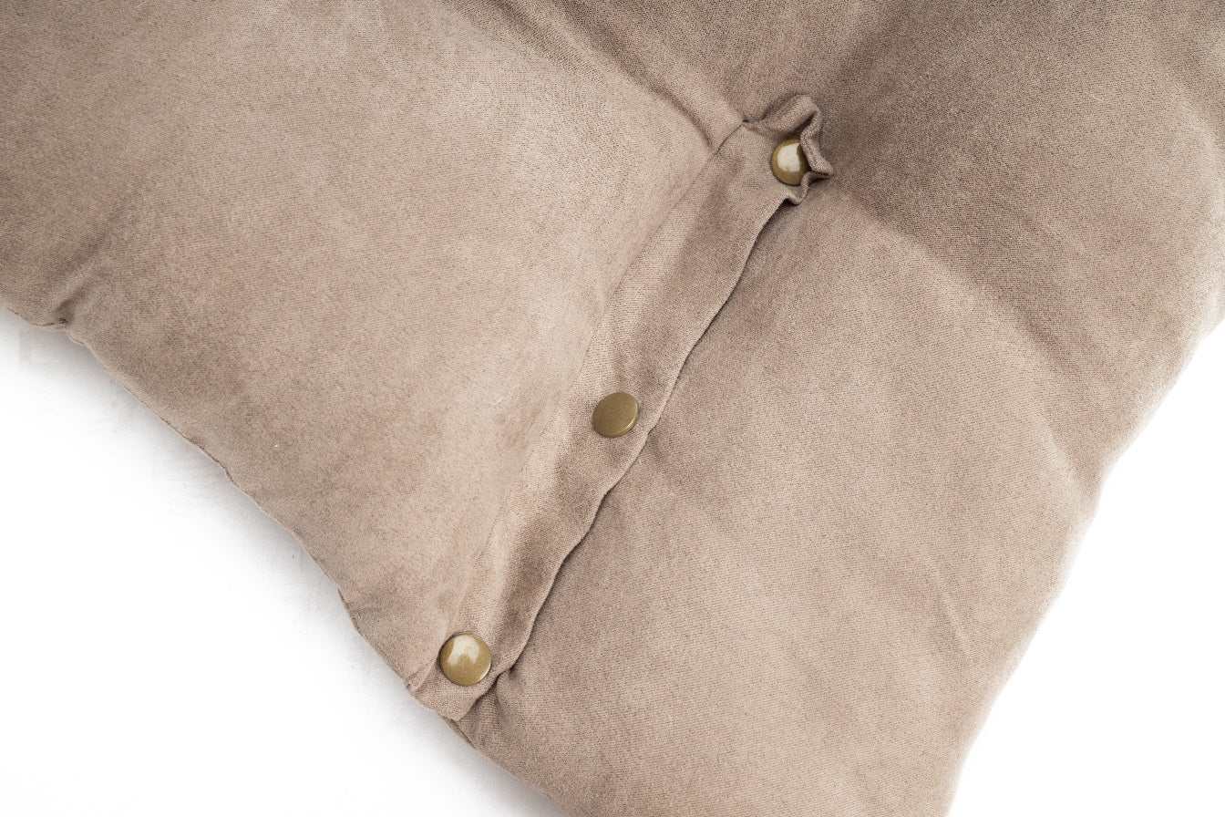 Leichte Matte mit Kissen mit drei verschiedenen Liegemöglichkeiten